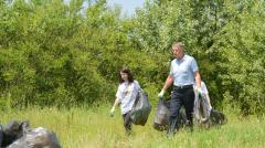 PSD, ironii către Iohannis: Nu era mai simplu să mergeți la strâns gunoaie aici, în Sectoru1?