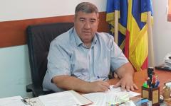 Primarul din Ștefăneștii de Jos a fost luat cu cătușe de acasă