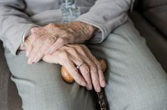Fenomenul de îmbătrânire demografică s-a accentuat în România  