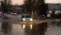 DN7 inundat pe o porţiune de 50 de metri; trafic îngreunat în zona Tărtăşeşti