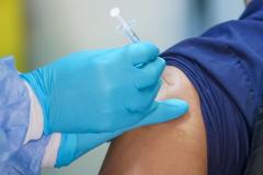 Numeroși oameni s-au vaccinat anti-COVID, de Rusalii, în Biserica Neagră din Brașov