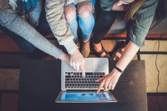 Cum cardurile și tranzacțiile online au schimbat economia României în ultimii 10 ani