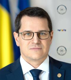 Capii SRI și SIE, cel mai prost plătiți directori ai serviciilor speciale din România. Cel mai bine remunerat este directorul SPP