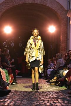 FASHION SHOW INEDIT LA ARCUB  ÎN ÎNCHIDEREA EXPOZIȚIEI  „CHIMONOUL ÎNTÂLNEȘTE IA”