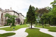 Administrația Prezidențială cheltuie, și anul acesta, 100.000 de euro pentru servicii de grădinărit la Palatul Cotroceni