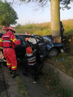 Accident grav în Bacău: Trei morți și un rănit, după ce o mașină a intrat într-un copac