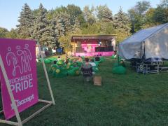 Preludiul paradei „Pride”, văzut din mijlocul comunității gay