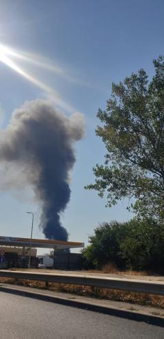 UPDATE Incendiu uriaș la Mogoșoaia. Există riscul ca focul să se extindă