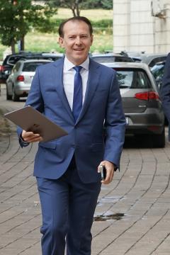 Cum să te lauzi cu cea mai mare creştere economică, dar să plăteşti cele mai mari dobânzi din UE