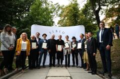 Festivalul Internațional de Teatru de la Sibiu a decernat stelele pe Aleea Celebrităților: Charlotte Rampling, Israel Galván, Akram Khan și Yoshi Oida pentru anul 2021 și Denis O'Hare, Jan Lauwers și Helmut Stürmer pentru 2020