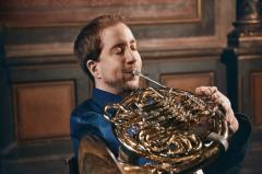 Te Deum-ul compus de Jose Cura pentru Festivalul Enescu, în primă audiție mondială la Sala Palatului. Faimosul cornist Felix Klieser, născut fără brațe, interpretează Mozart la Ateneu