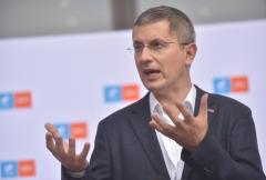 Barna explică de ce nu au demisionat secretarii de stat și prefecții