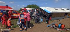 Accident grav la Bihor. Un autobuz cu 21 de pasageri s-a răsturnat