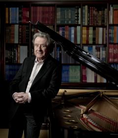 Rudolf Buchbinder revine pentru a treia oară pe scena Festivalului Enescu. Marele pianist o înlocuiește pe Khatia Buniatishvili