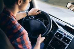 Asigurarile RCA se vând mai scump!  Prețurile sunt în funcție de vârsta șoferului și capacitatea motorului