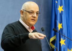 Raed Arafat: Un pacient infectat cu SARS-CoV-2. transportat de la Oradea la Debrecen cu elicopterul