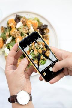 Ce au în comun pozele cu mâncarea pe Instagram şi creşterea în greutate? - studiu