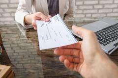 Temerile de pe piața muncii. Circa 50% dintre români nu au curajul să ceară măriri salariale