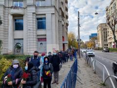 Între ciuma lui Caragea și gripa lui Iohannis; la moaște