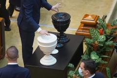 Generalul Ciucă se prezintă în fața Parlamentului cu un deficit de 84 de voturi. Liderul UDMR vorbește despre anticipate