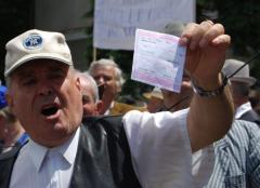 Pensionarii ies în stradă. Se anunţă protest joi la sediul Ministerului Muncii şi al Preşedinţiei României