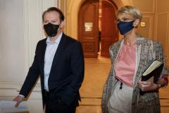 Scandal în PNL. Cîțu, somat să demisioneze. Raluca Turcan, acuzații fără precedent la adresa președintelui de partid