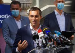 Contract de publicitate încheiat, în două minute, între Primăria Brașov și firma nou-înființată a unui consilier județean de la USR