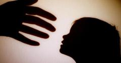Individ arestat, anchetat și judecat pentru agresiune sexuală - achitat pentru că nu a atins „penal” victimele