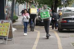 Directiva care-i face salariați pe cărăușii de mâncare 