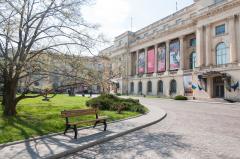 O nouă alertă de securitate în București. Un italian a sărit gardul unui muzeu, în noaptea de Revelion. A fost prins de jandarmi