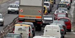 Blocaj pe Valea Prahovei, în zona staţiunilor. Se circulă în coloană în mai multe zone