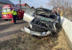 UPDATE Accident teribil în Suceava. O fată și un băiat au ajuns la spital în stare gravă după ce au fost loviți de o mașină scăpată de sub control. Șoferul care a lovit este minor
