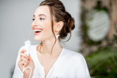 Sănătate orală: duș bucal sau ață dentară?