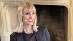 Britanica Tessa Dunlop promovează România în străinatate printr-o nouă serie video „What is Romania?”