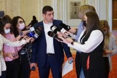 George Simion sustine că nu s-a comis niciun act de violenţă când a intrat în Primăria Timişoarei