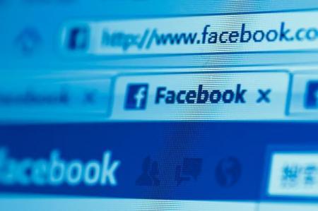 A facut dragoste cu iubitul ei, în maşină. Mesajul primit apoi pe Facebook a îngrozit-o
