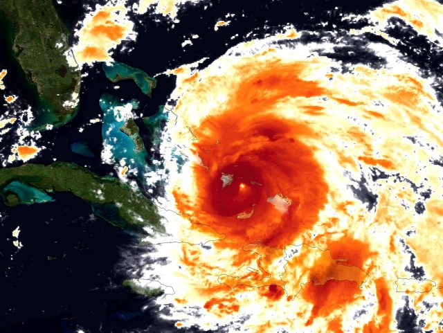 Stare de urgenţă in şase state de pe coasta de est a SUA în aşteptarea uraganului Irene (GALERIE FOTO)