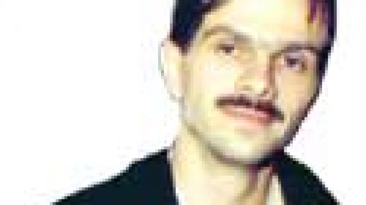 Un nerusinat si penibilii sai aplaudaci