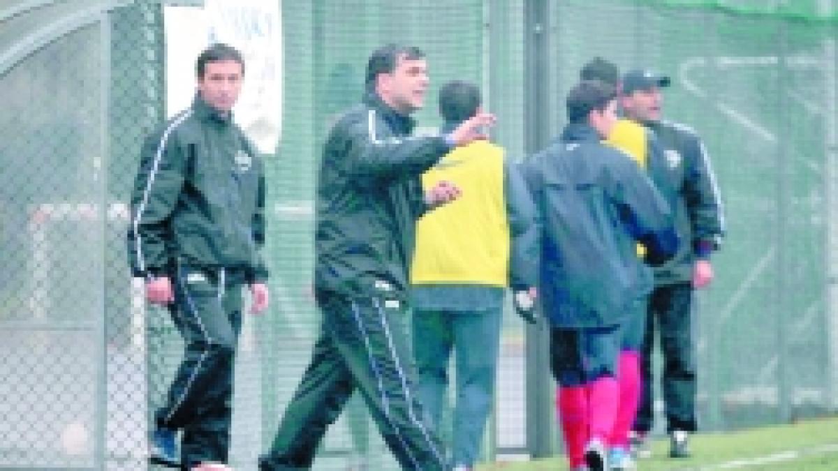 Steaua  -  Mihai Stoica il apara pe Oli