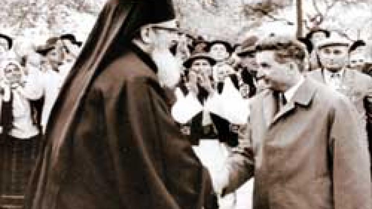 Prin cenusa comunista