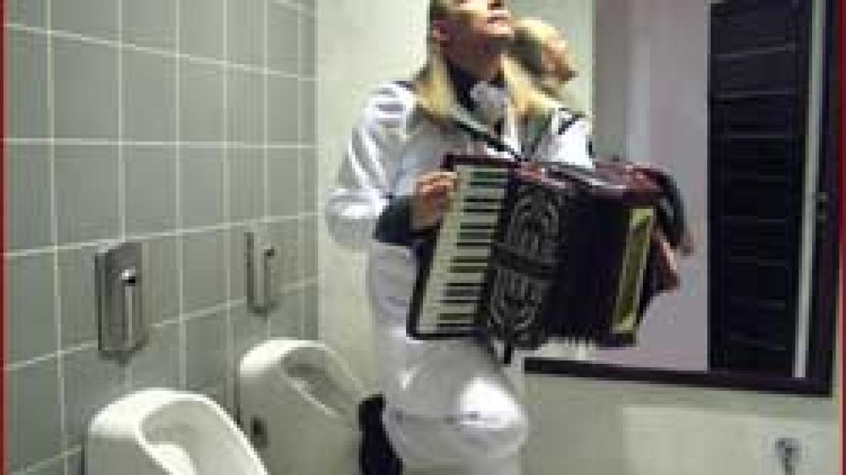 Muzician complex - Vali canta la pian si la acordeon