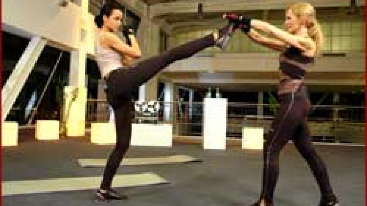 In forma - Vrei Tae Bo? Ia lectii de la Andreea Raicu