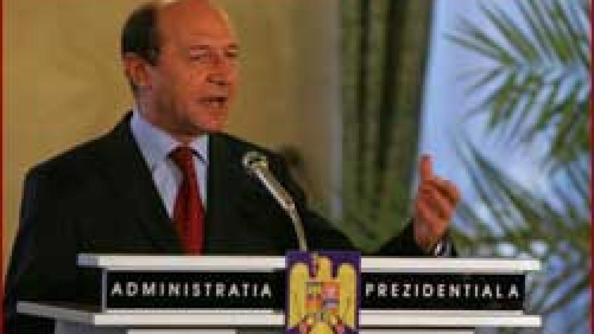 Băsescu nu demisionează, ci alege referendumul