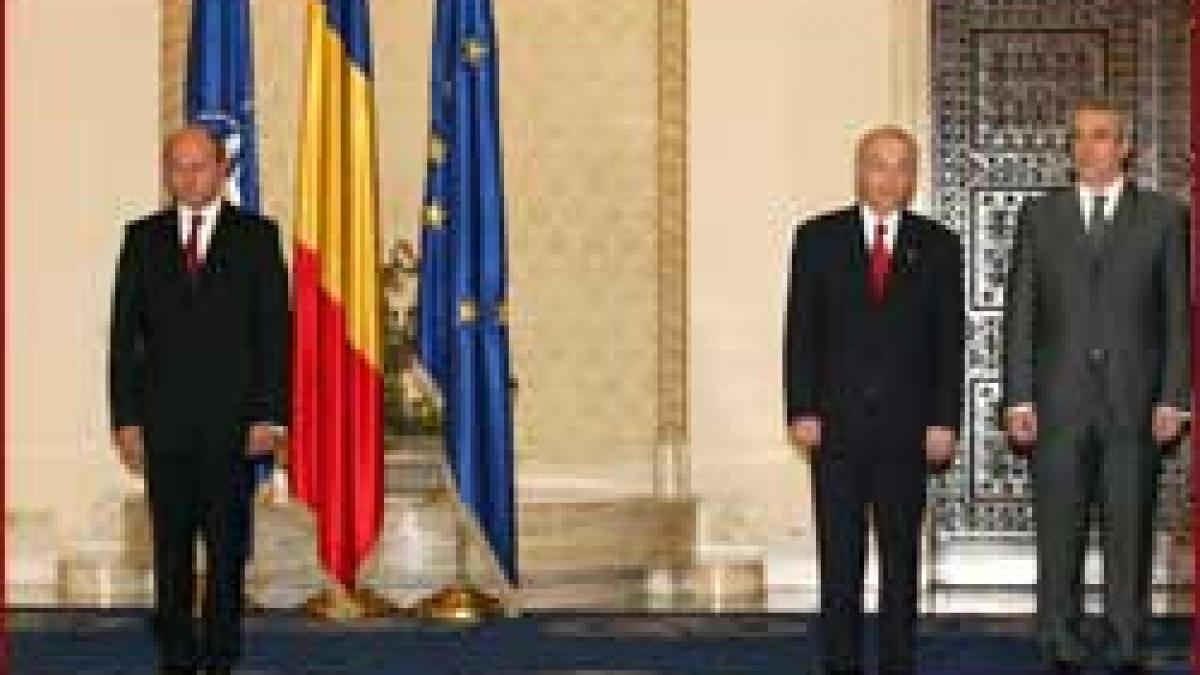 Ceasul lui Băsescu a stat... 5, 4, 3, 2, 1... Văcăroiu, preşedinte