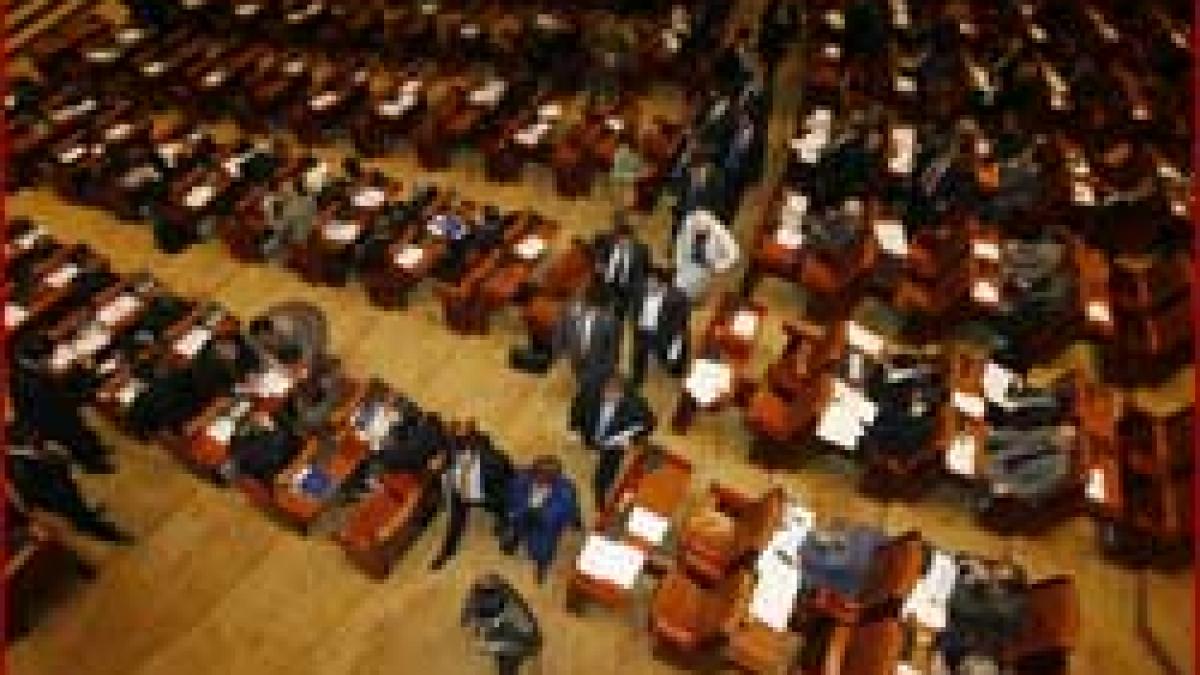 Traian Băsescu, la mana aleşilor - Parlamentul decide in caz de absenteism