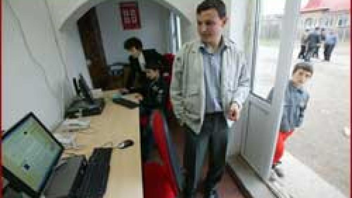 Romanii aleargă după laptopuri şi dau bipuri