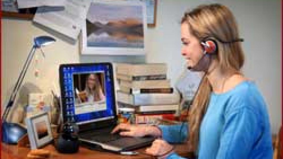 Tineri pe internet - Aproape jumătate din profilele online conţin informaţii false