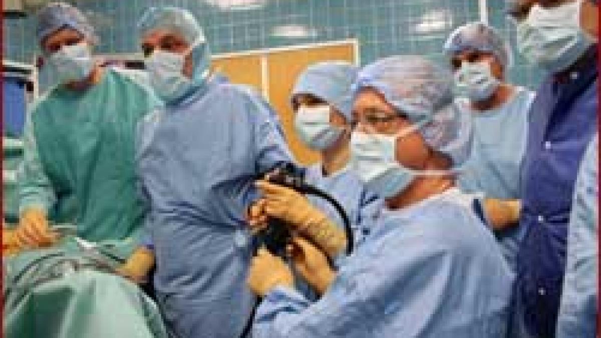 Premieră - Intervenţie chirurgicală prin orificii naturale