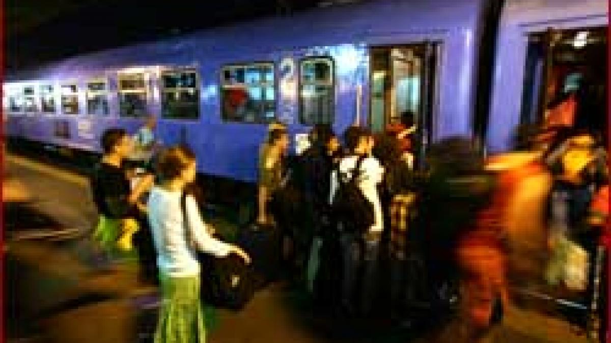 Orar  - Programul pentru minivacanţa de 1 Mai