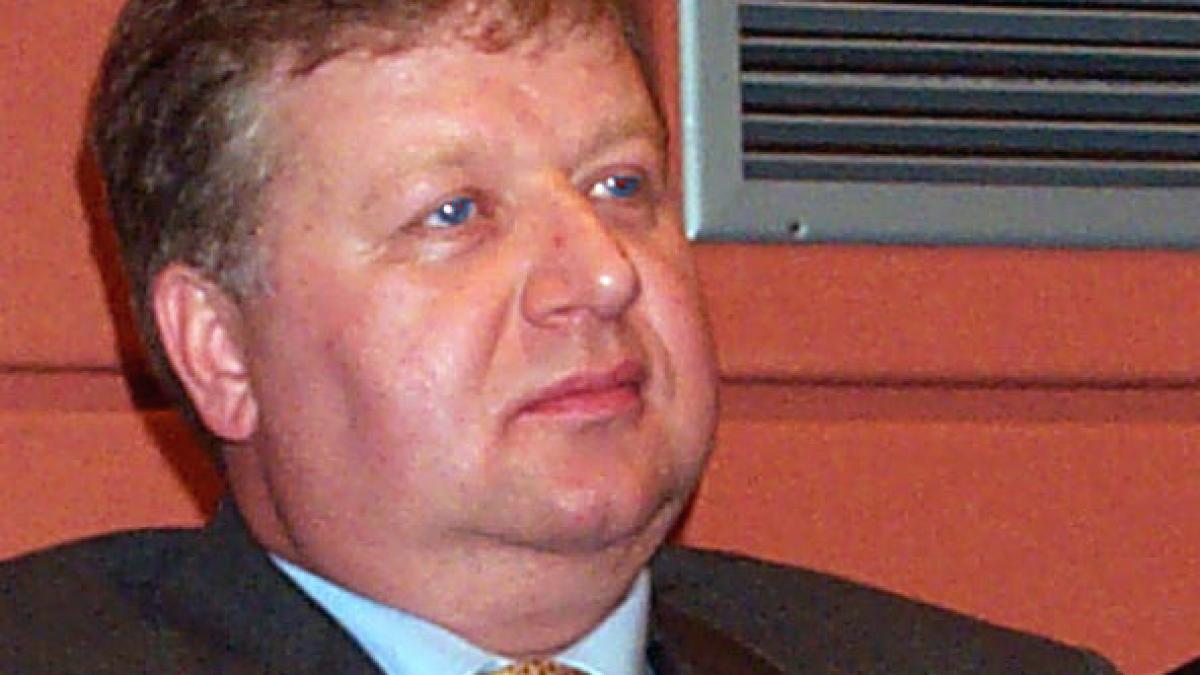 Absolutism - Costel Căşuneanu, sursă unică la stat